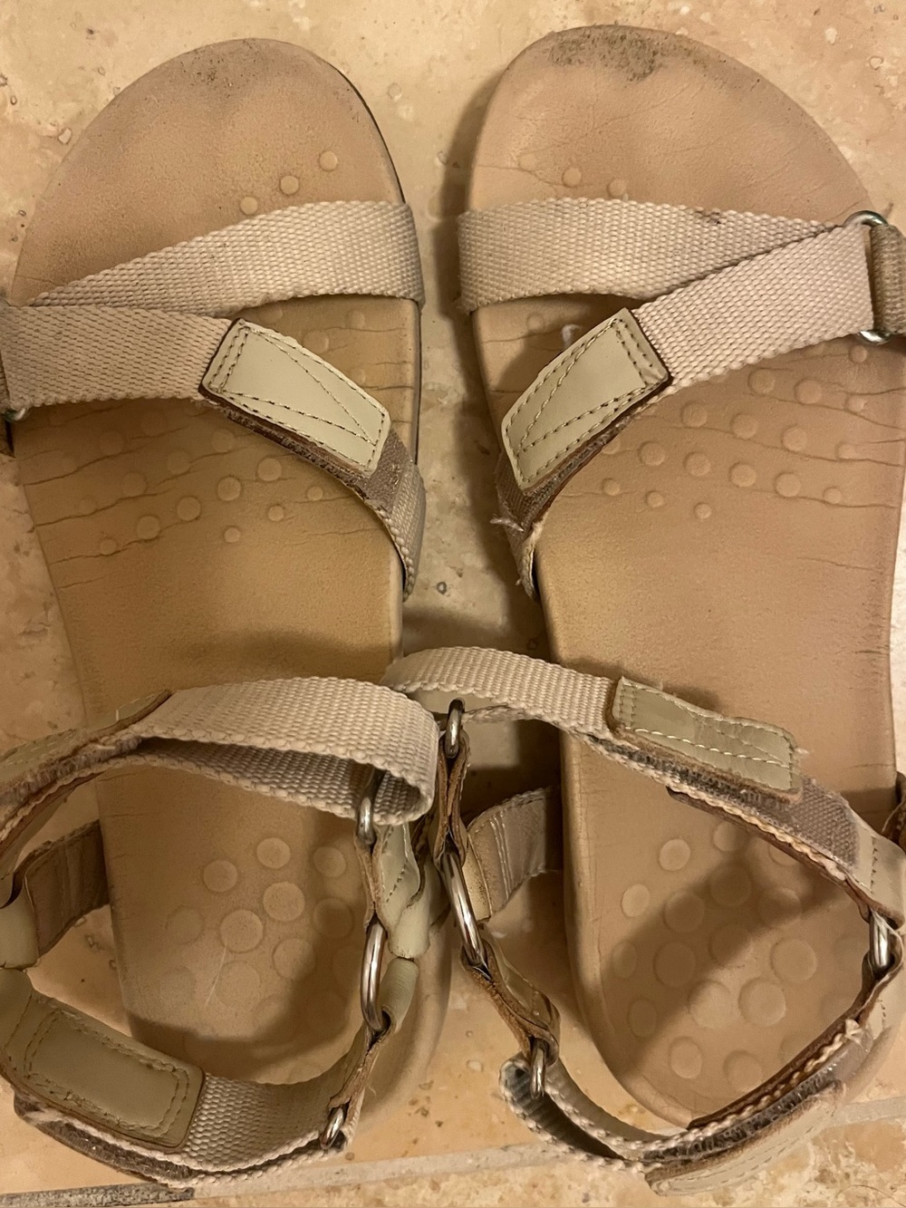 Vionic Women's Beige/Tan Strappy Comfort Sandals Size 7W